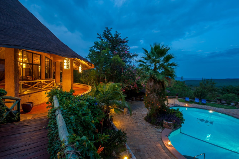 5-days-lake-nakuru-masai-mara-lodge-safari-1 (1)