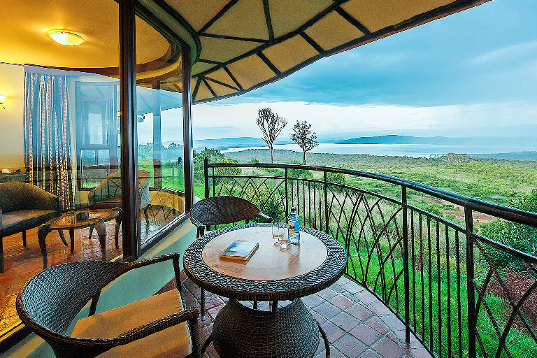 5-days-lake-nakuru-masai-mara-lodge-safari-2 (1)
