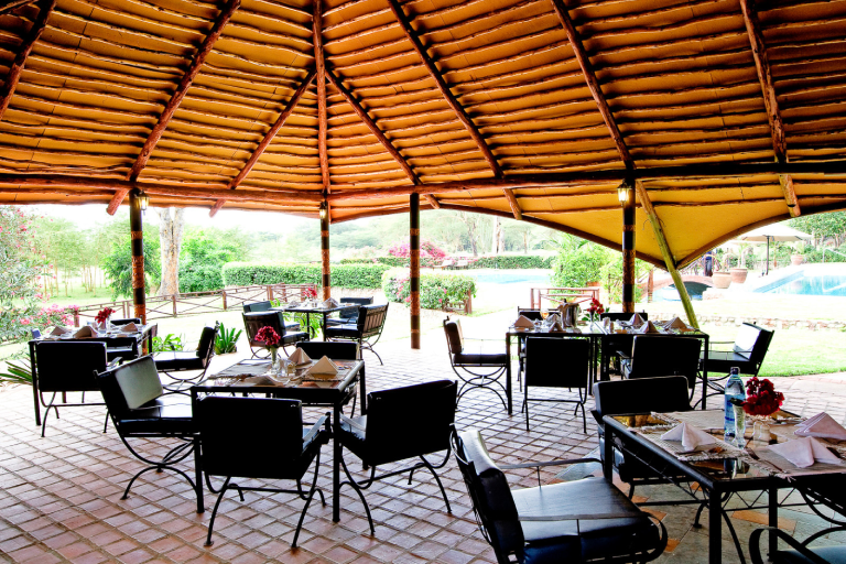 5-days-lake-nakuru-masai-mara-lodge-safari-3 (1)