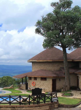 5-days-lake-nakuru-masai-mara-lodge-safari